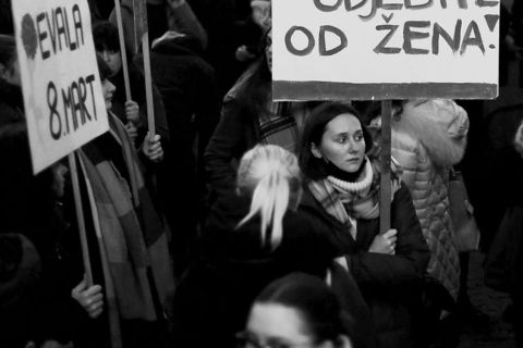 VELIKA FOTOGALERIJA: Osmi mart se slavi na ulicama, a ne u restoranima