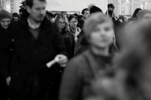 VELIKA FOTOGALERIJA: Osmi mart se slavi na ulicama, a ne u restoranima