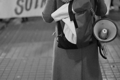 VELIKA FOTOGALERIJA: Osmi mart se slavi na ulicama, a ne u restoranima