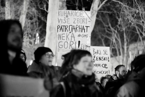 VELIKA FOTOGALERIJA: Osmi mart se slavi na ulicama, a ne u restoranima