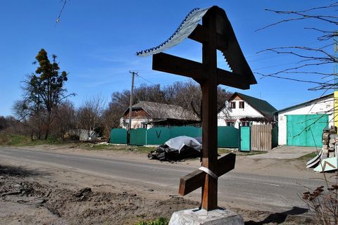 Raspelo nadomak razorenog grada