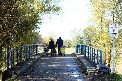 PUTNICI NA NIČIJOJ ZEMLJI: Svijet je sjajno mjesto za nesreću