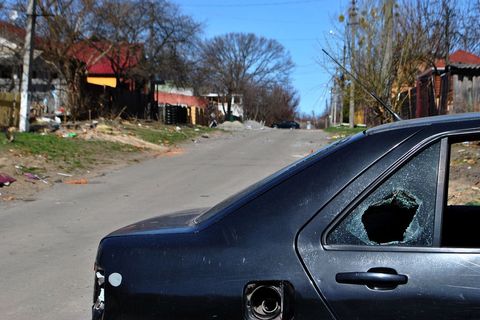 Automobil uništen, gorivo pokradeno