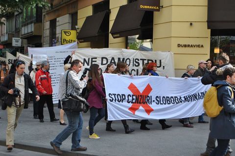 KAD NOVINARI PROSVJEDUJU: "Dolje ministar torture"