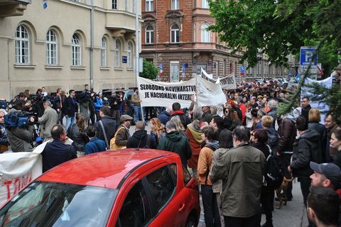 KAD NOVINARI PROSVJEDUJU: "Dolje ministar torture"