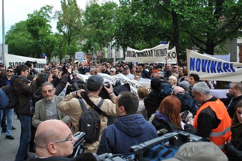 KAD NOVINARI PROSVJEDUJU: "Dolje ministar torture"