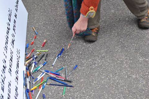 KAD NOVINARI PROSVJEDUJU: "Dolje ministar torture"