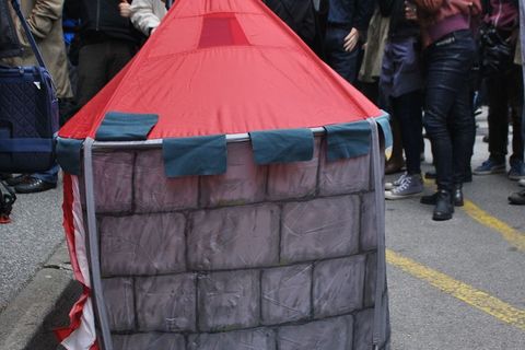 KAD NOVINARI PROSVJEDUJU: "Dolje ministar torture"