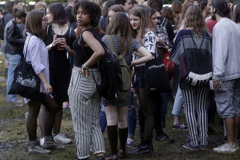 Mnoštvo ljudi i neuobičajeno malo blata