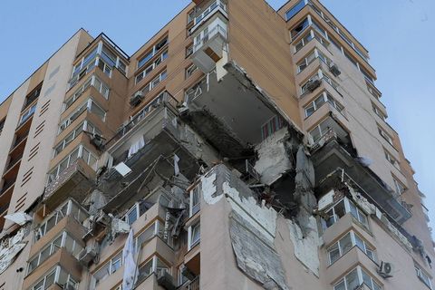 Neboder u Kijevu 26.2.2022. (FOTO: HINA/EPA/SergejDolženko)