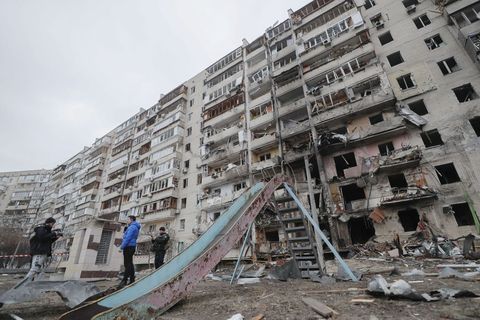 Zgrada u Kijevu 25.2.2022. (FOTO: HINA/EPA/SergejDolženko)