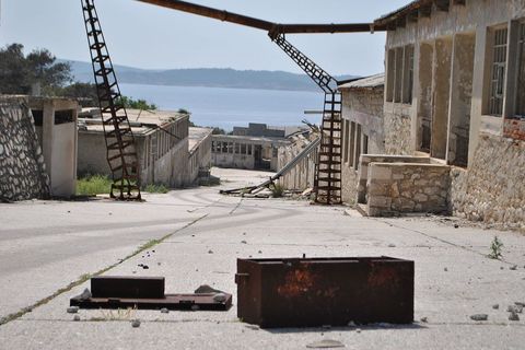 Silazak prema uvali Tetina