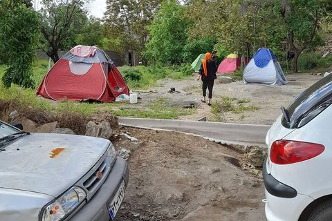 Kampiranje na ulicama Niasara