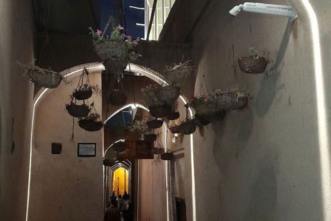 Ulice Jazda, grada na granici dvije pustinje - Lut i Kavir