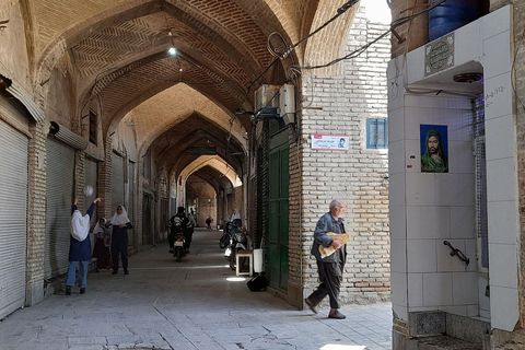 Djeca igraju odbojku u Isfahanu