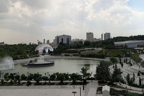 Pogled s krova nacionalne knjižnice u Teheranu