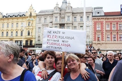 PROSVJED ZA KURIKULARNU REFORMU: Nazadnjaci i katolibani, odbijte od škola, djecu vam nećemo dati!