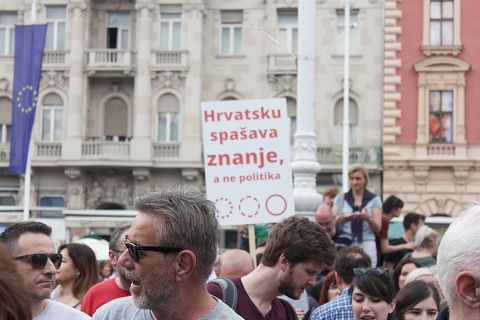 PROSVJED ZA KURIKULARNU REFORMU: Nazadnjaci i katolibani, odbijte od škola, djecu vam nećemo dati!