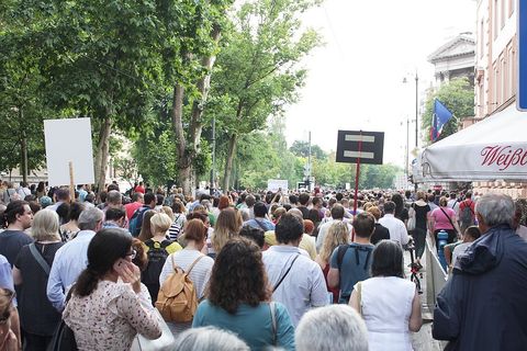 PROSVJED ZA KURIKULARNU REFORMU: Nazadnjaci i katolibani, odbijte od škola, djecu vam nećemo dati!