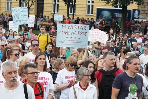 PROSVJED ZA KURIKULARNU REFORMU: Nazadnjaci i katolibani, odbijte od škola, djecu vam nećemo dati!