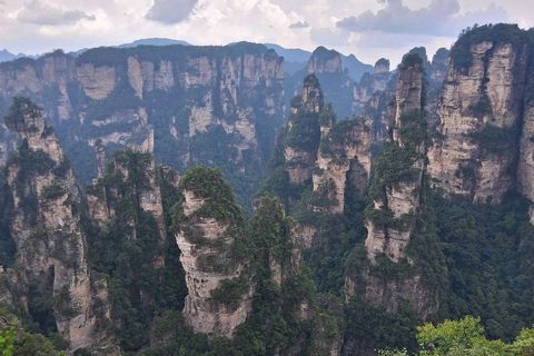 Kameni "tornjevi" strše i po 300 metara u zrak