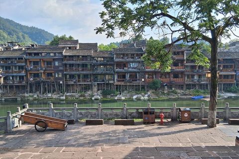 Drvena arhitektura, kamene ulice i mostovi Fenghuanga