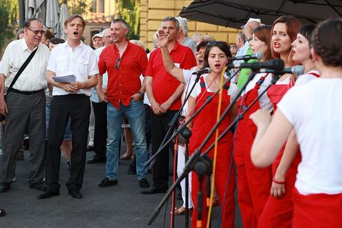 PROSVJED NEPOKORENOG GRADA: Trg jer Titov, Trg je naš!