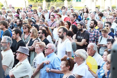 PROSVJED NEPOKORENOG GRADA: Trg jer Titov, Trg je naš!