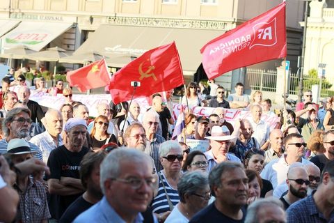 PROSVJED NEPOKORENOG GRADA: Trg jer Titov, Trg je naš!