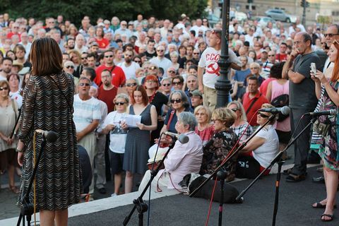 PROSVJED NEPOKORENOG GRADA: Trg jer Titov, Trg je naš!