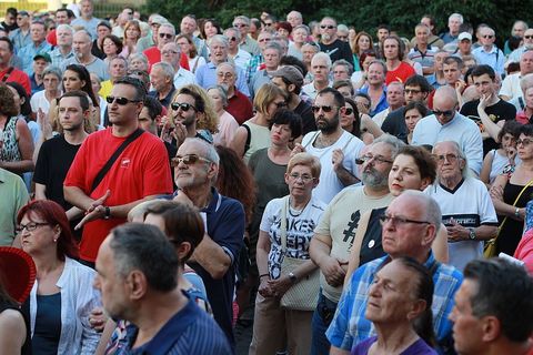 PROSVJED NEPOKORENOG GRADA: Trg jer Titov, Trg je naš!