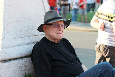 PROSVJED NEPOKORENOG GRADA: Trg jer Titov, Trg je naš!