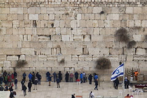 Zid plača, najpoznatiji jeruzalemski motiv čiji je veći dio rezerviran samo za muškarce