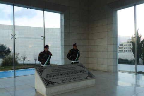 Mauzolej Jasera Arafata u kompleksu Mukataʿa u privremenom palestinskom glavnom gradu Ramali