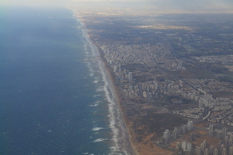 Neobično nerazvedena obala, nekoliko trenutaka prije slijetanja na aerodrom Ben Gurion