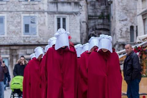 Zagrebom prošetale "sluškinje" iz distopije Margaret Atwood