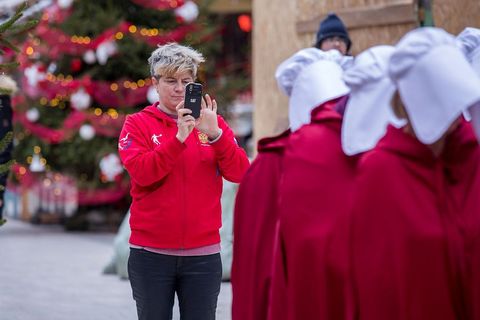 SPLIT I ZAGREB: Šetnja "sluškinja" iz distopije Margaret Atwood