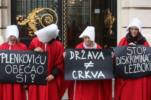 SPLIT I ZAGREB: Šetnja "sluškinja" iz distopije Margaret Atwood