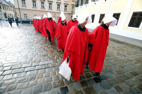 SPLIT I ZAGREB: Šetnja "sluškinja" iz distopije Margaret Atwood